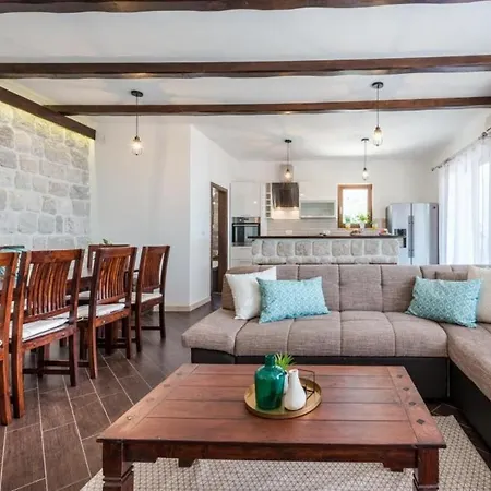 Made 4u Apartman Mlini